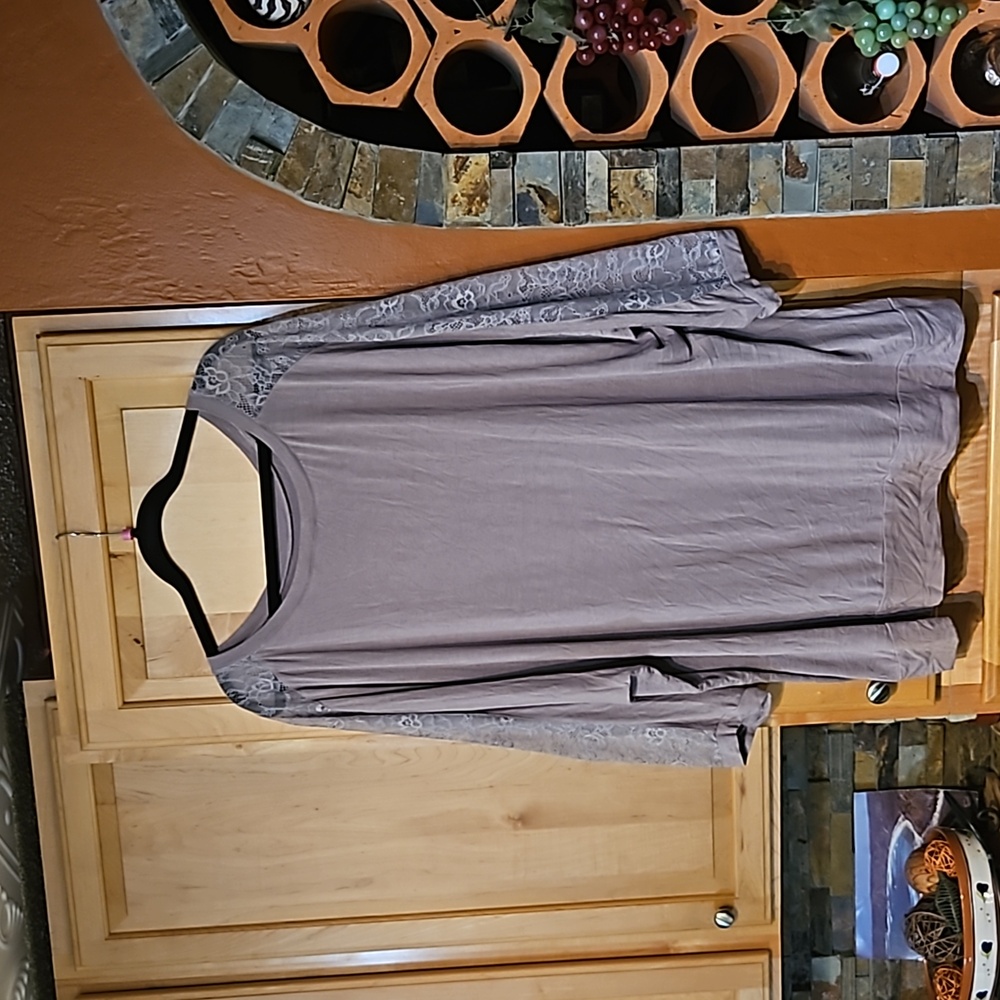 Torrid Super Soft Lace Inset Sleeve Dolman Long Sleeve Tunic Top Gray Floral